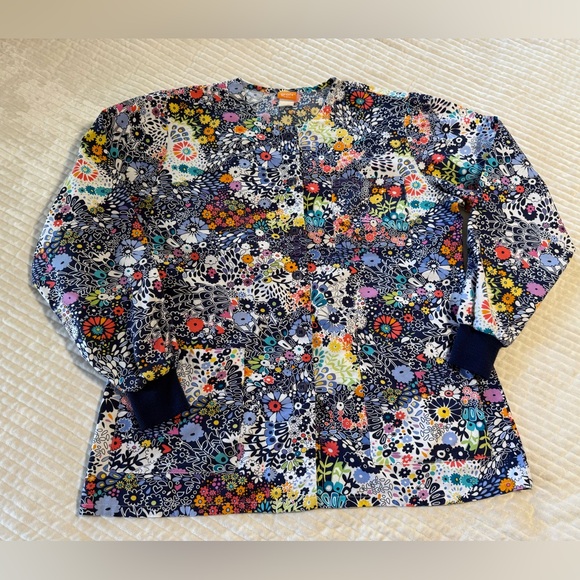 Lot of 3 Scrub Uniform Lab Coats Size Medium - Picture 2 of 10